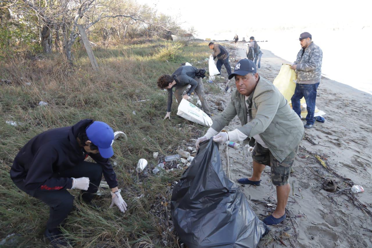 $!Realiza Colectivo MazConCiencia limpieza masiva en el manglar de la Isla de la Piedra