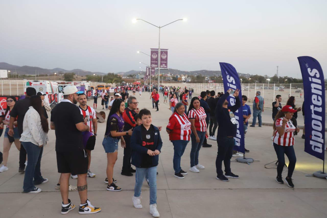 $!Invasión Chiva se presenta en El Encanto para dar guerra a los Cañoneros