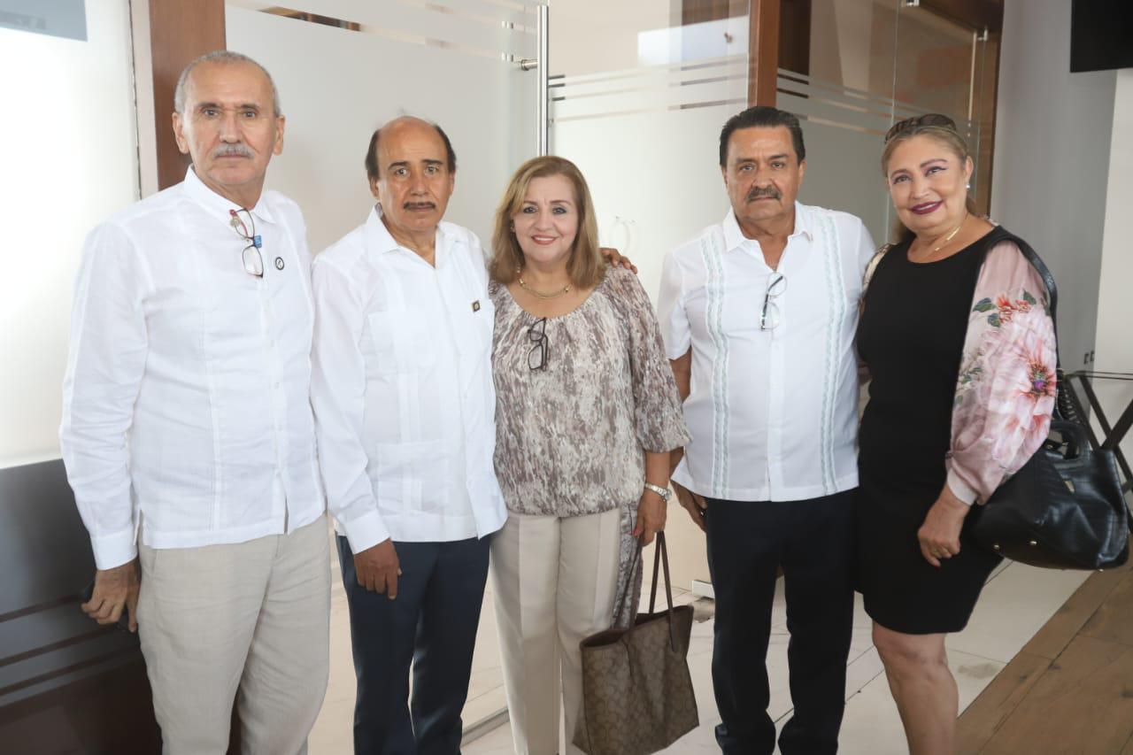 $!Humberto Pini Bernal, José Sandoval Ceja, Hildeliza de Sandoval, Héctor Manuel Gallardo Márquez y Elizabeth Iturralde Lizárraga.