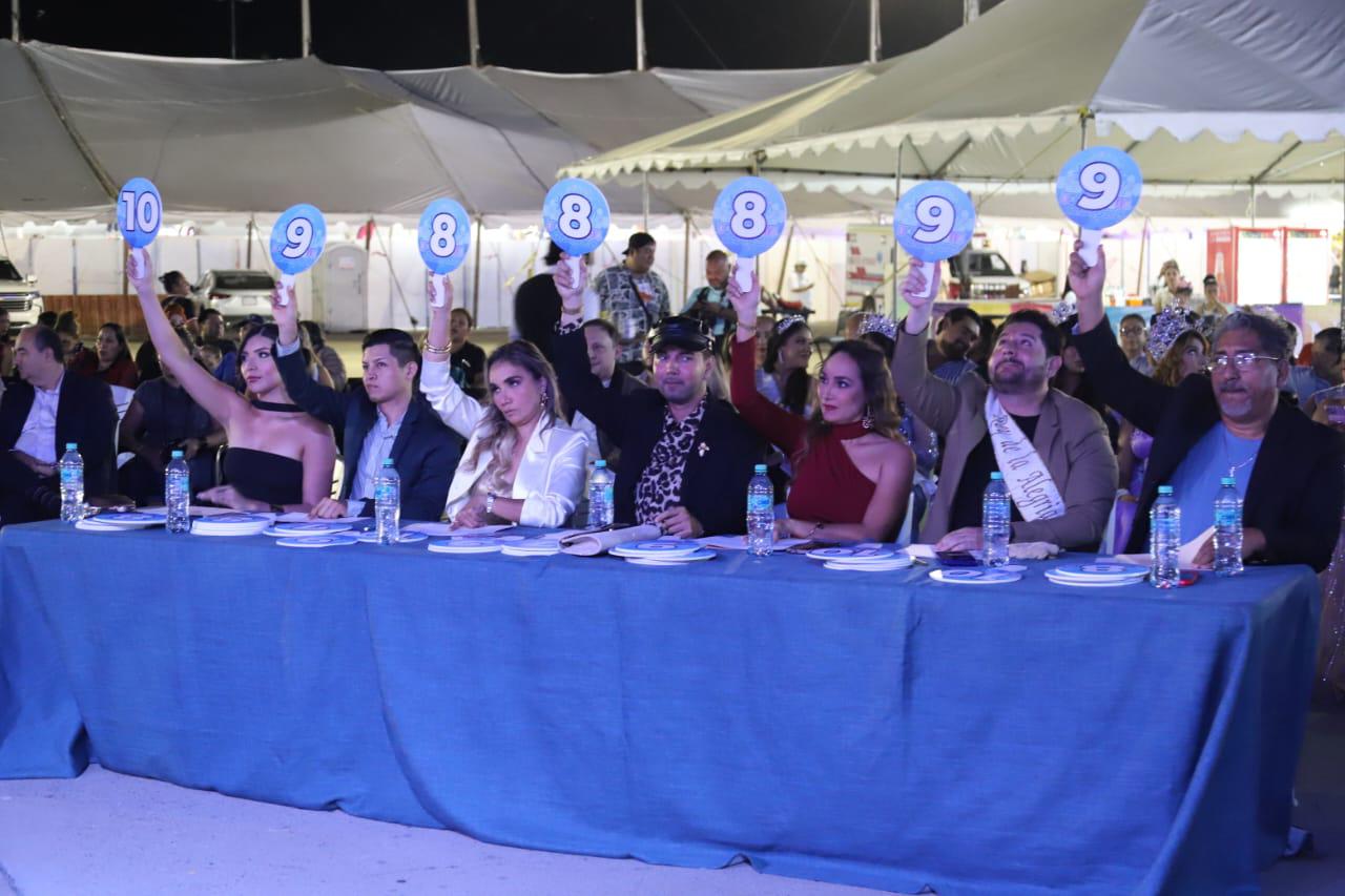 $!El jurado al momento de emitir una de las calificaciones.