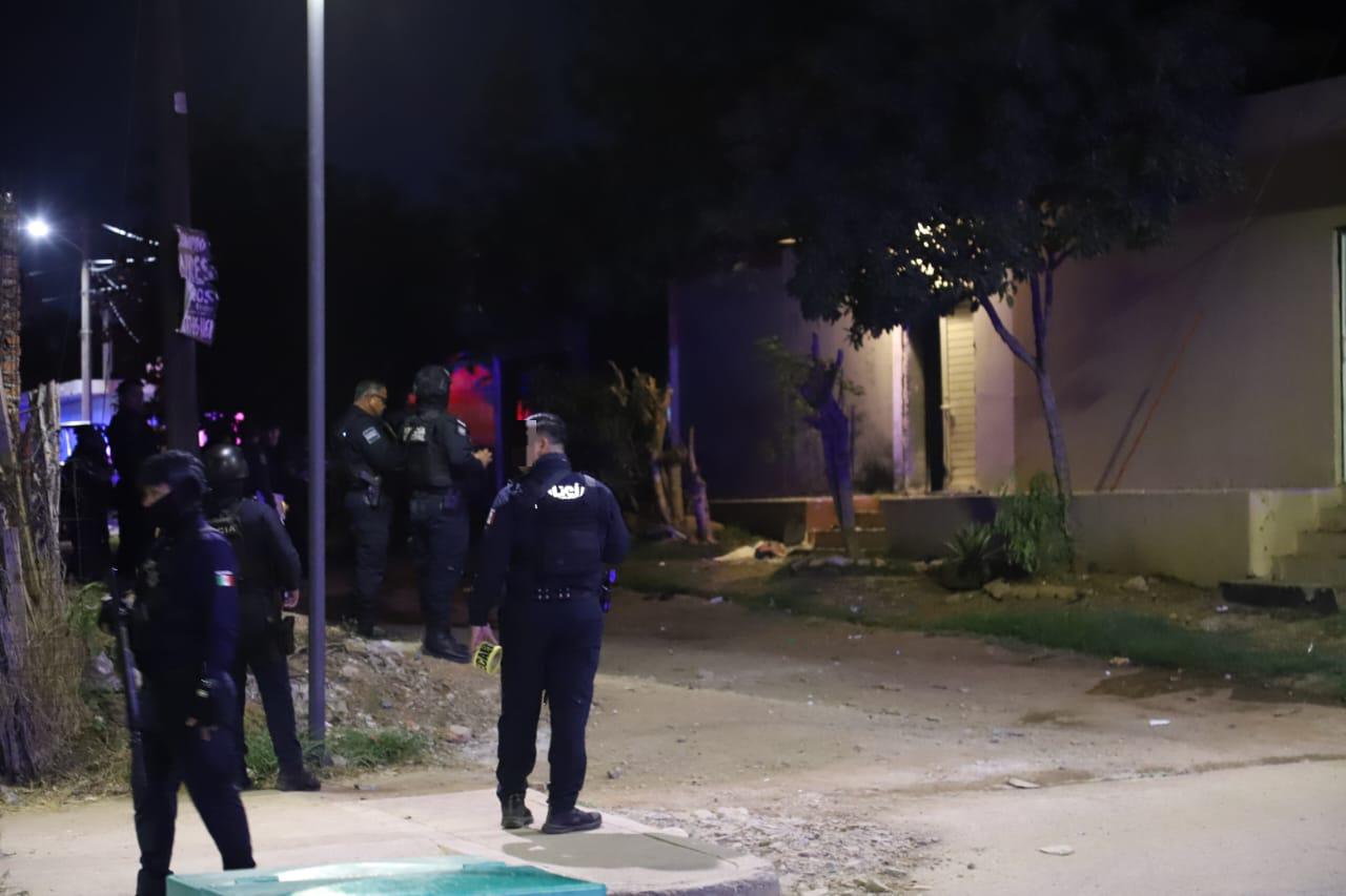 $!Lanzan artefacto explosivo a vivienda en la colonia Flores Magón, en Mazatlán