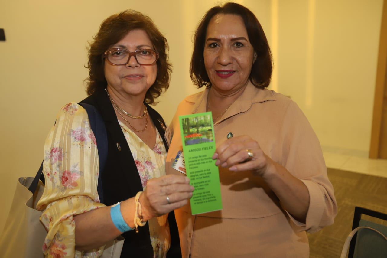 $!Benita Moreno y Lupita Rivera, de Navojoa.