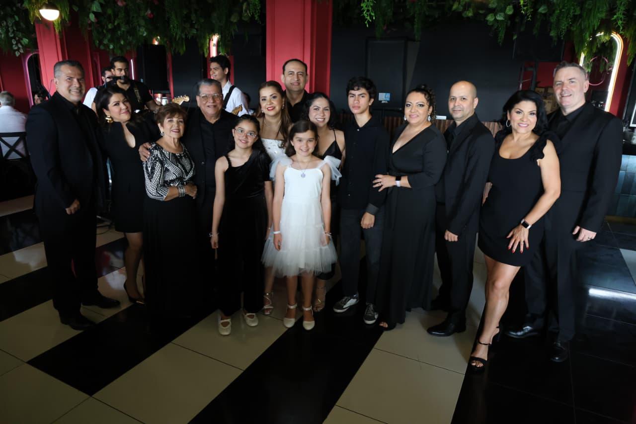 $!Alejandro Portillo, Libia Zulema, María Elena, Rodolfo, Mariana y Dinaa Cisneros, Sergio Acoltzi, Zulema Alejandra Portillo, Isabella Flanders, Alejandro Portillo Jr, Sandra Mena, Rodolfo Cisneros, Selene Cisneros y Ronald Flanders.