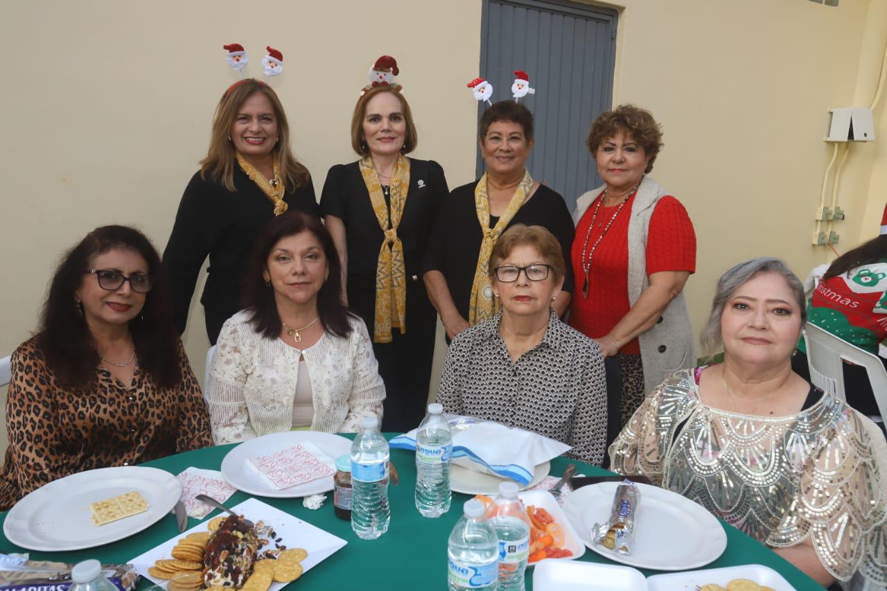 $!Liz Benítez, Mechita Cubillas, Vicky Torres de Aguilar, Tommy Uribe, Verónica López, Martha Gámez, Guillermina Ramos y Consuelo Romero.