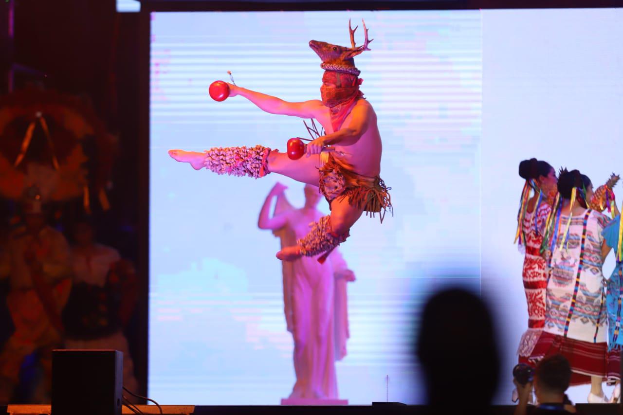 $!Ivanna Matamoros es coronada como Reina de los Juegos Florales del Carnaval de Mazatlán 2022