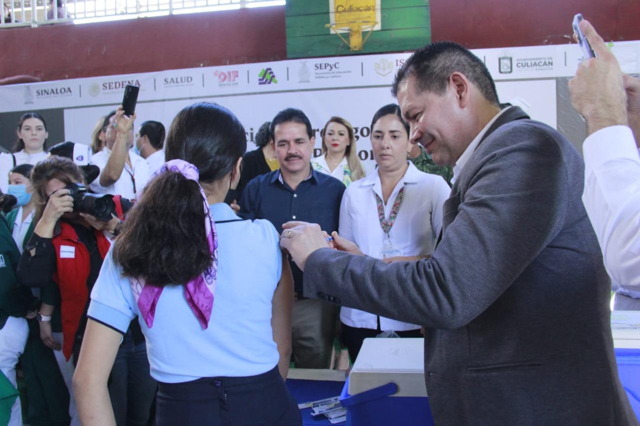 $!Llevan vacuna contra el papiloma humano a secundarias de Sinaloa