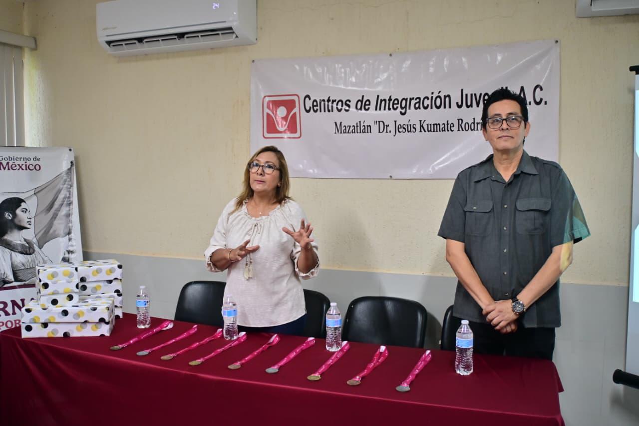 $!Jaque mate a las adicciones: reúnen a decenas de estudiantes en torneo de ajedrez por la paz en Mazatlán