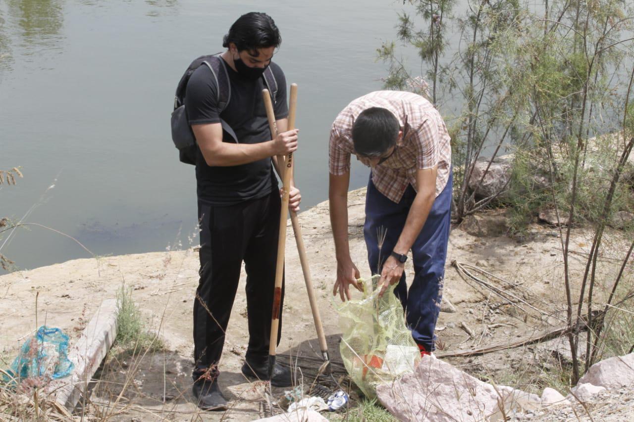 $!Ecología coloca ‘colilleros’ en linderos del Parque Central