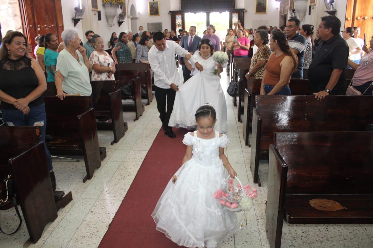 $!Rosarenses cumplen el sueño de Solbelen y ‘Tilico’ de casarse en el Santuario de la Virgen del Rosario