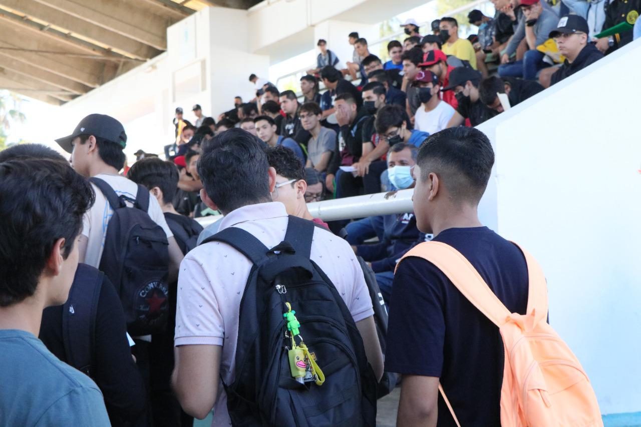 $!Jóvenes de Mazatlán participan en sorteo de cartillas del Servicio Militar Nacional