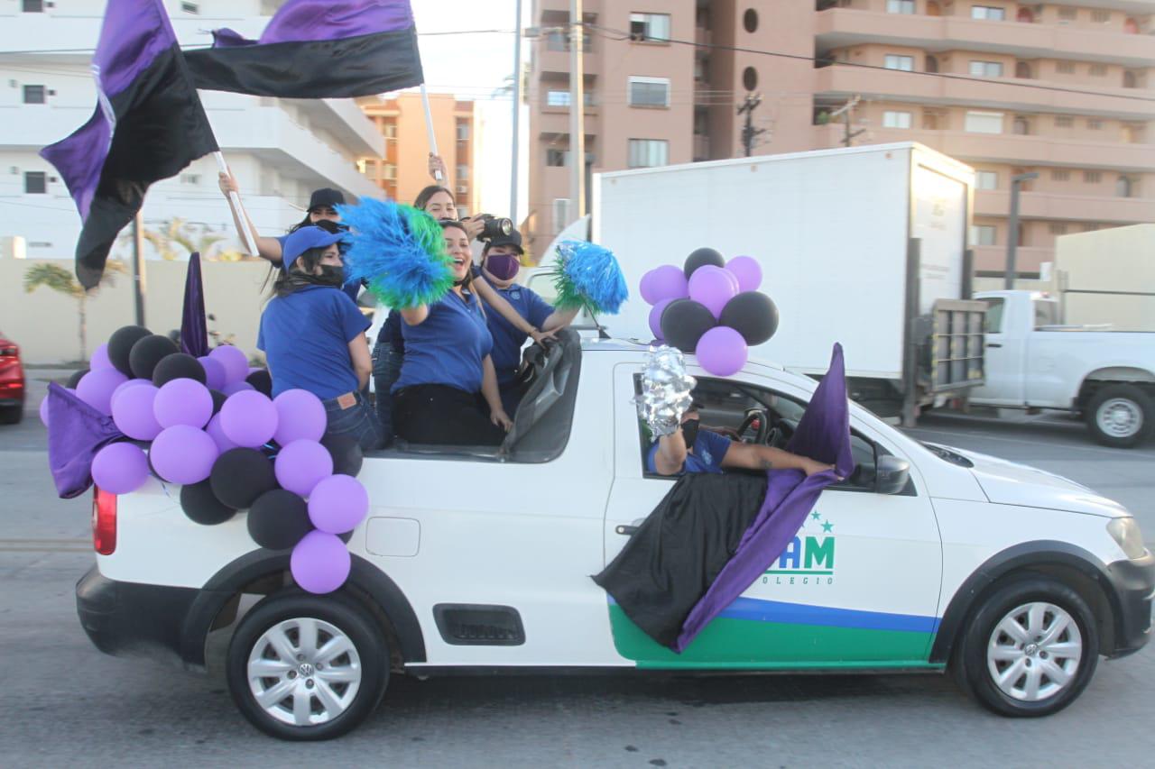 $!La Caravana Cañonera inunda de morado el Malecón de Mazatlán