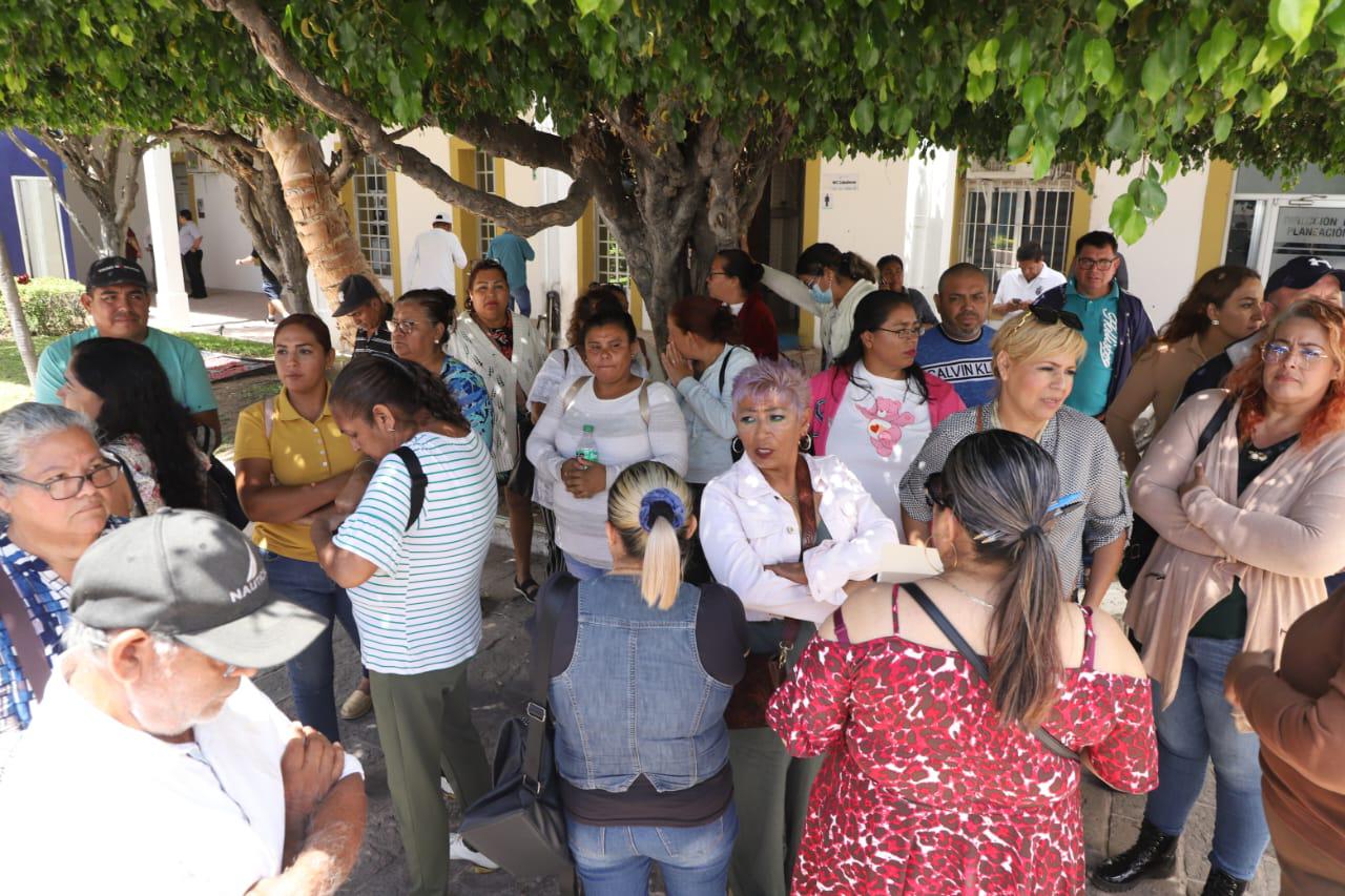 $!Tianguistas de la Flores Magón se manifiestan en Ayuntamiento de Mazatlán