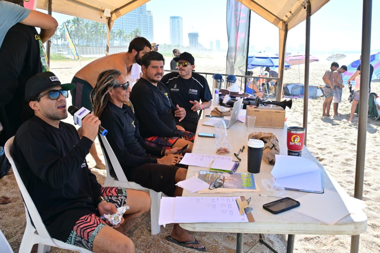 $!La ola del deporte llega con el Clásico de Invierno de Surfing a Playa Brujas