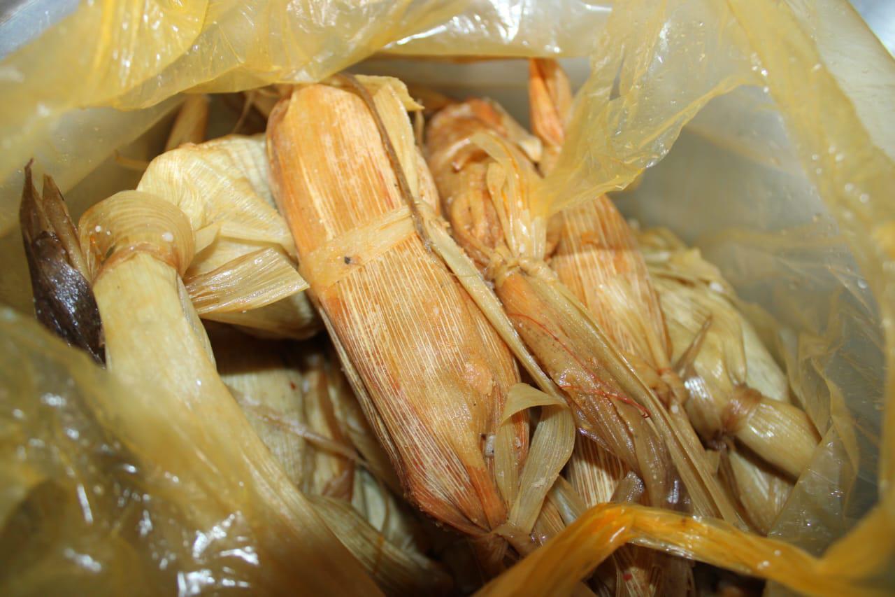 $!Lidia Angélica pone su sabor a tamales y atole de ciruela a la fiesta de San Juan