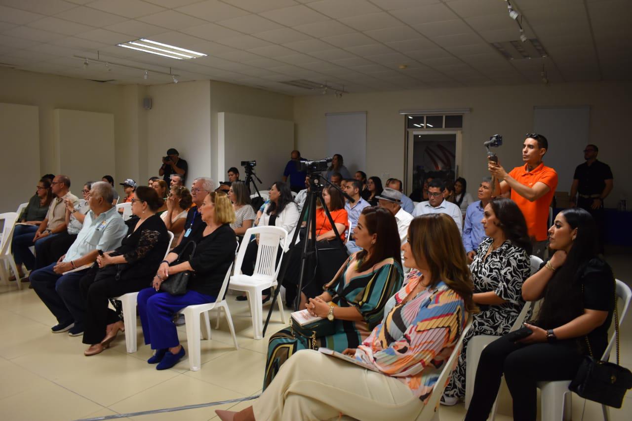 $!Presentan el libro ‘Repensar la educación en tiempos inciertos’, en Mazatlán