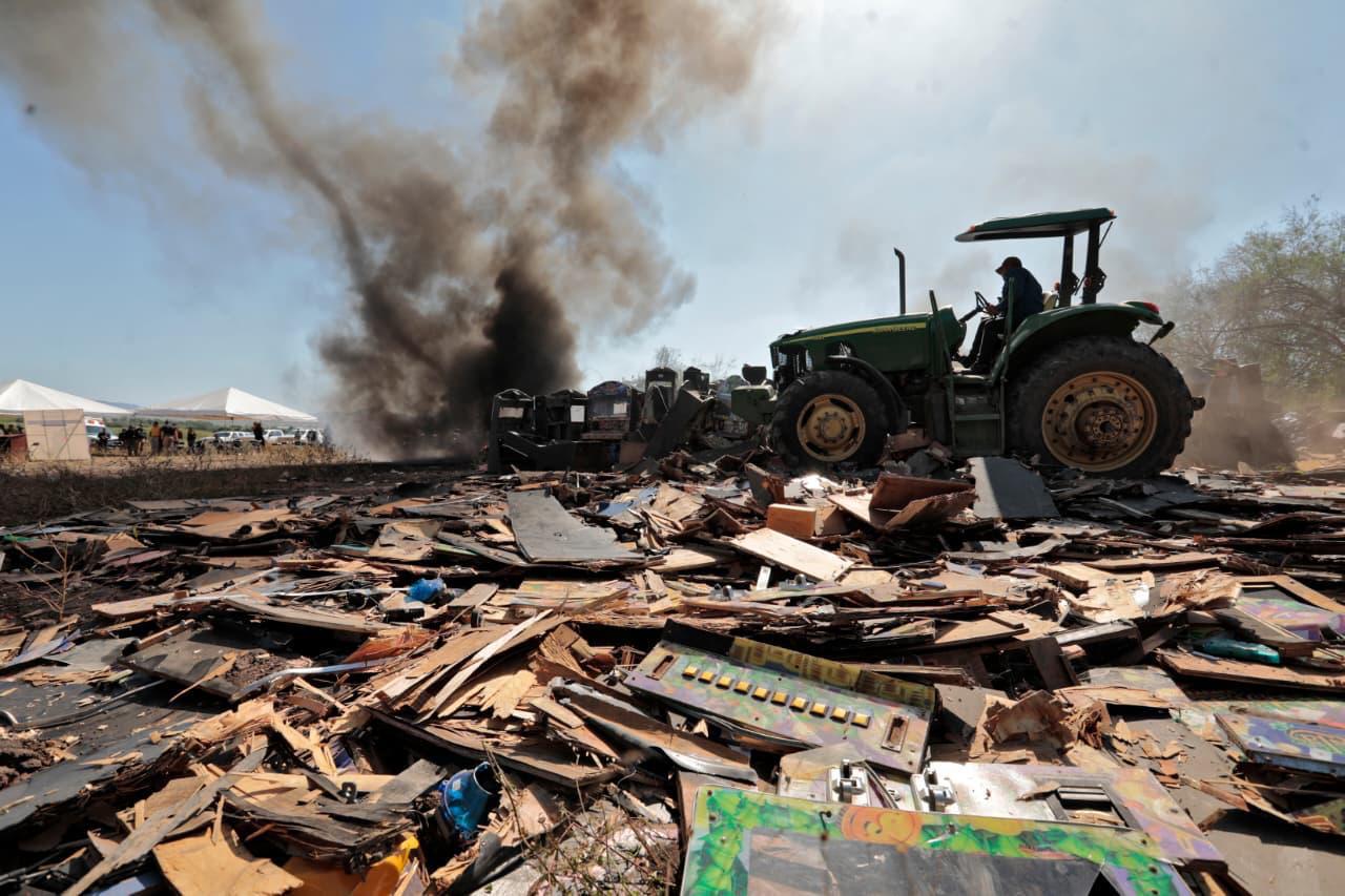 $!Destruyen casi 2 toneladas de drogas y más de 300 objetos del delito en Culiacán