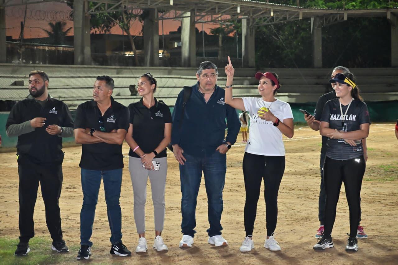 $!Tryout de softbol reúne a 43 jóvenes en la Unidad Deportiva Benito Juárez