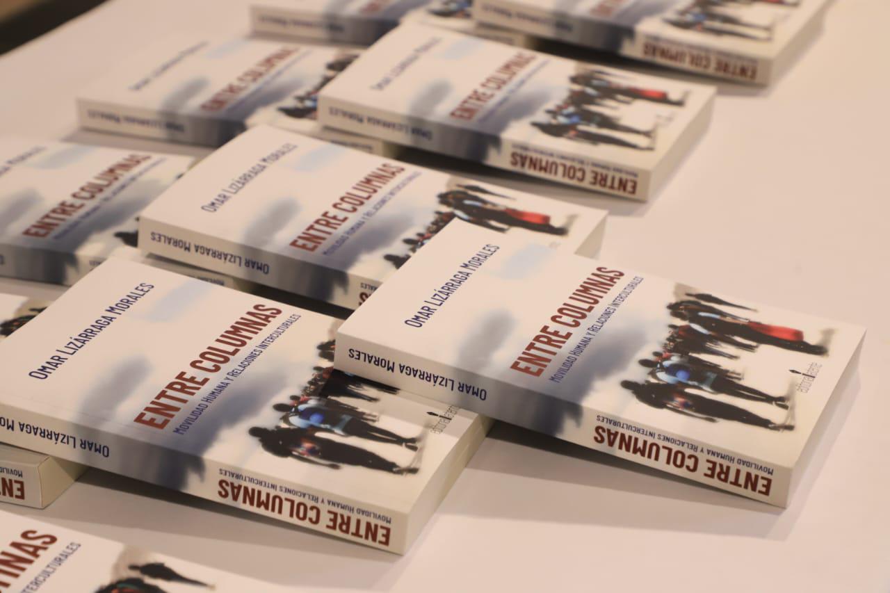 $!Presentan libro ‘Entre Columnas’, de periodismo sociológico de Omar Lizárraga