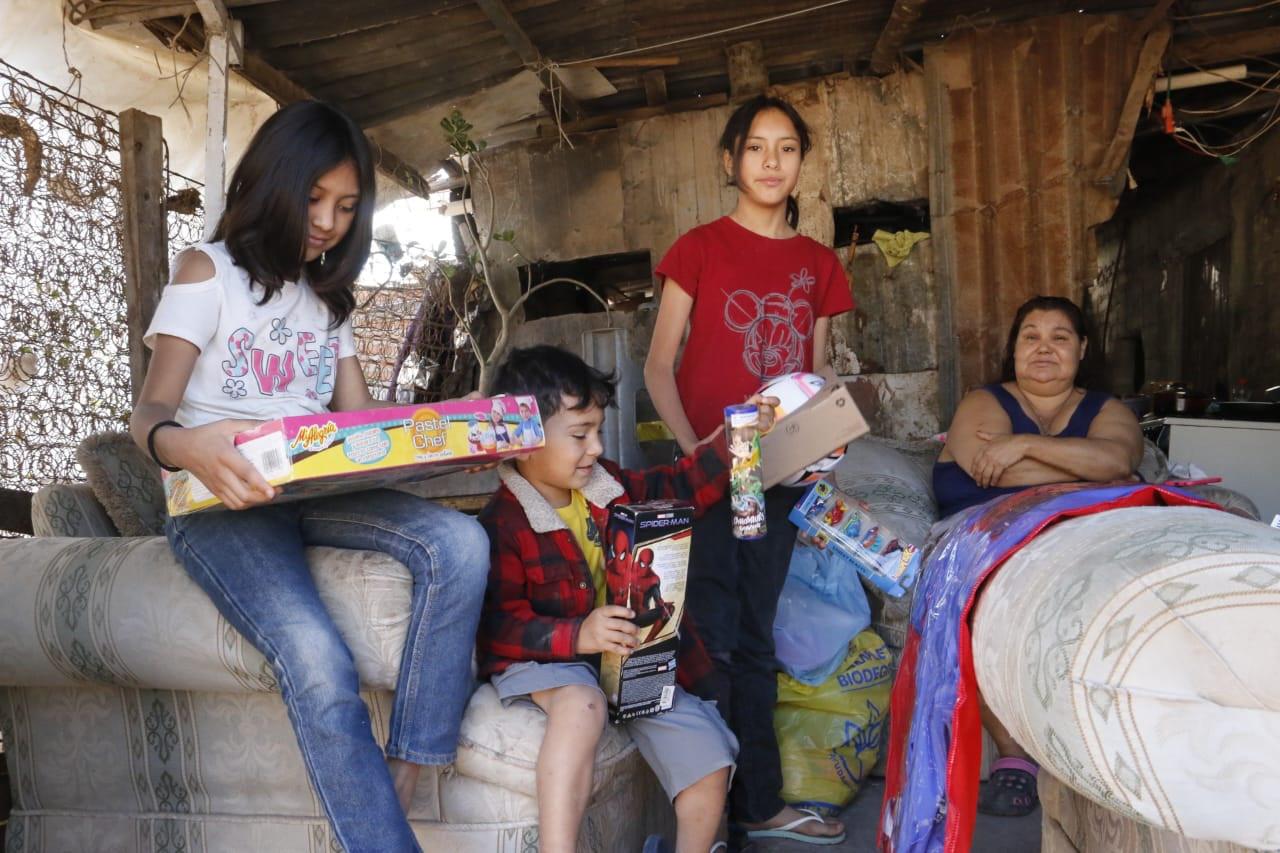 $!Los Reyes Magos de Noroeste dibujan sonrisas en Aguaruto, Culiacán