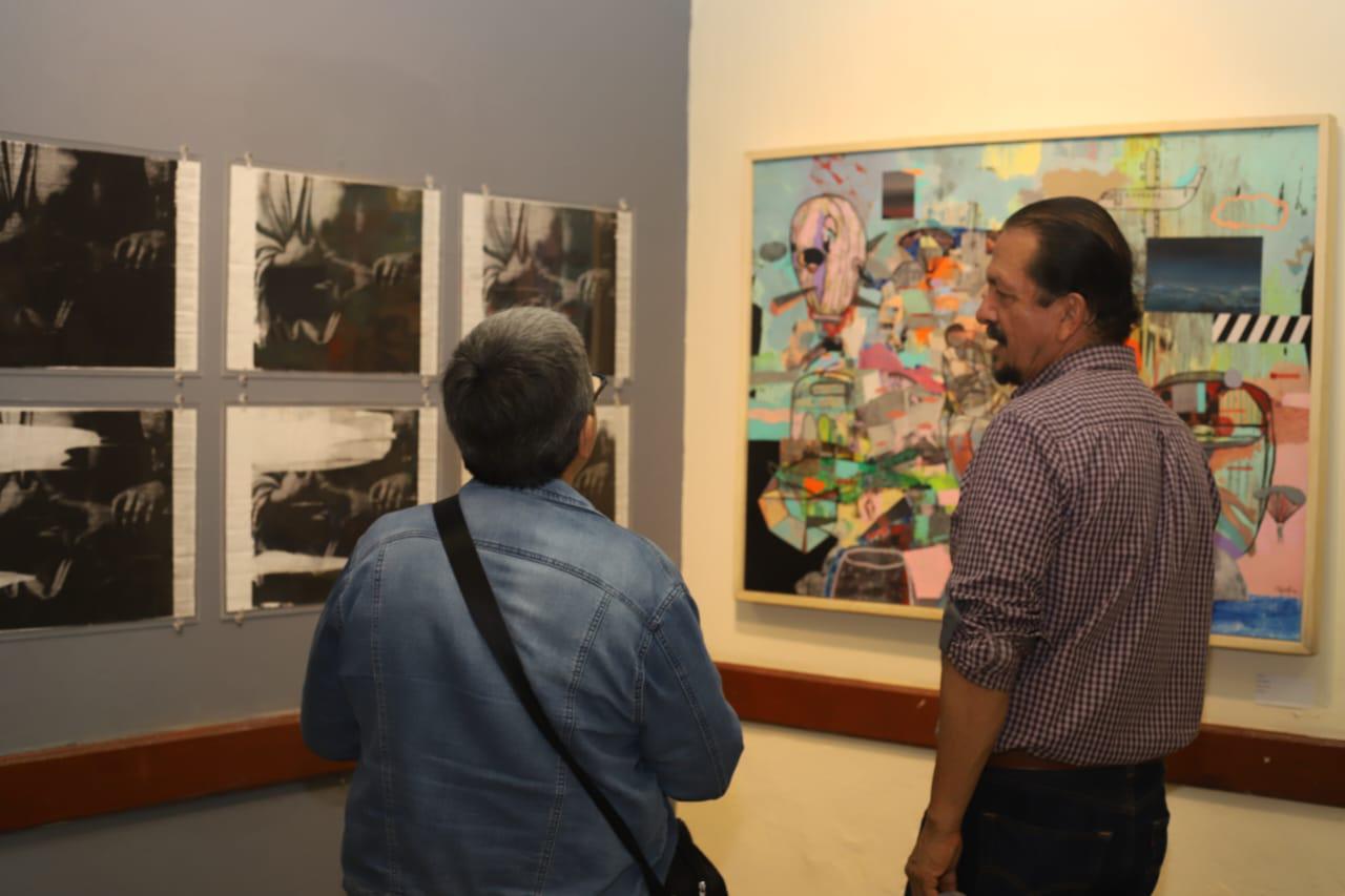 $!Los asistentes apreciaron la exposición del ganador del Premio Bienal “Antonio López Sáenz”.