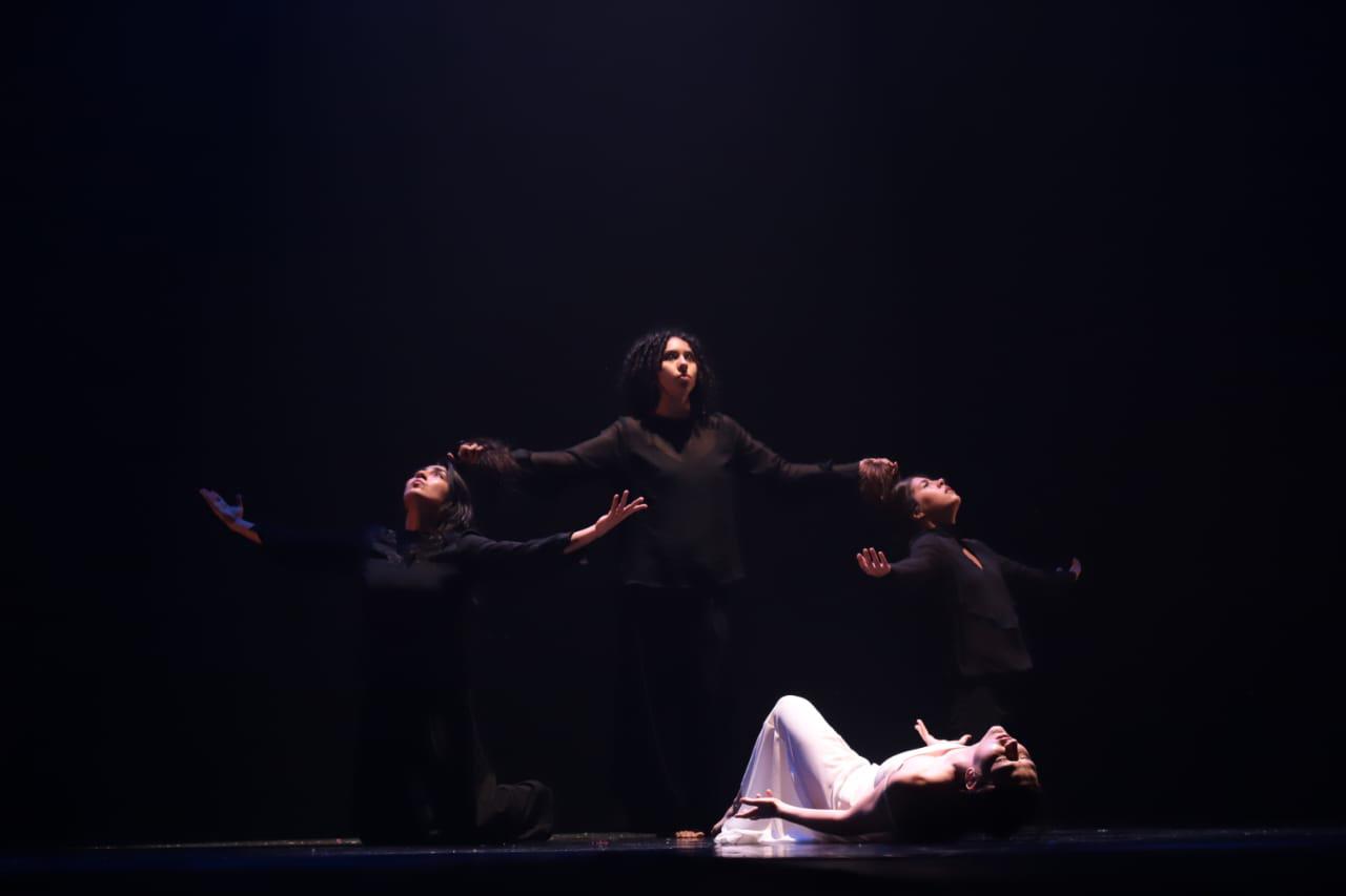 $!Valentina Martín, Zitaima Peguero, Vania Benítez, Taisiia Pavlovna y Samantha Teuffer interpretaron “Amok”, una coreografía de Renata Candelas.