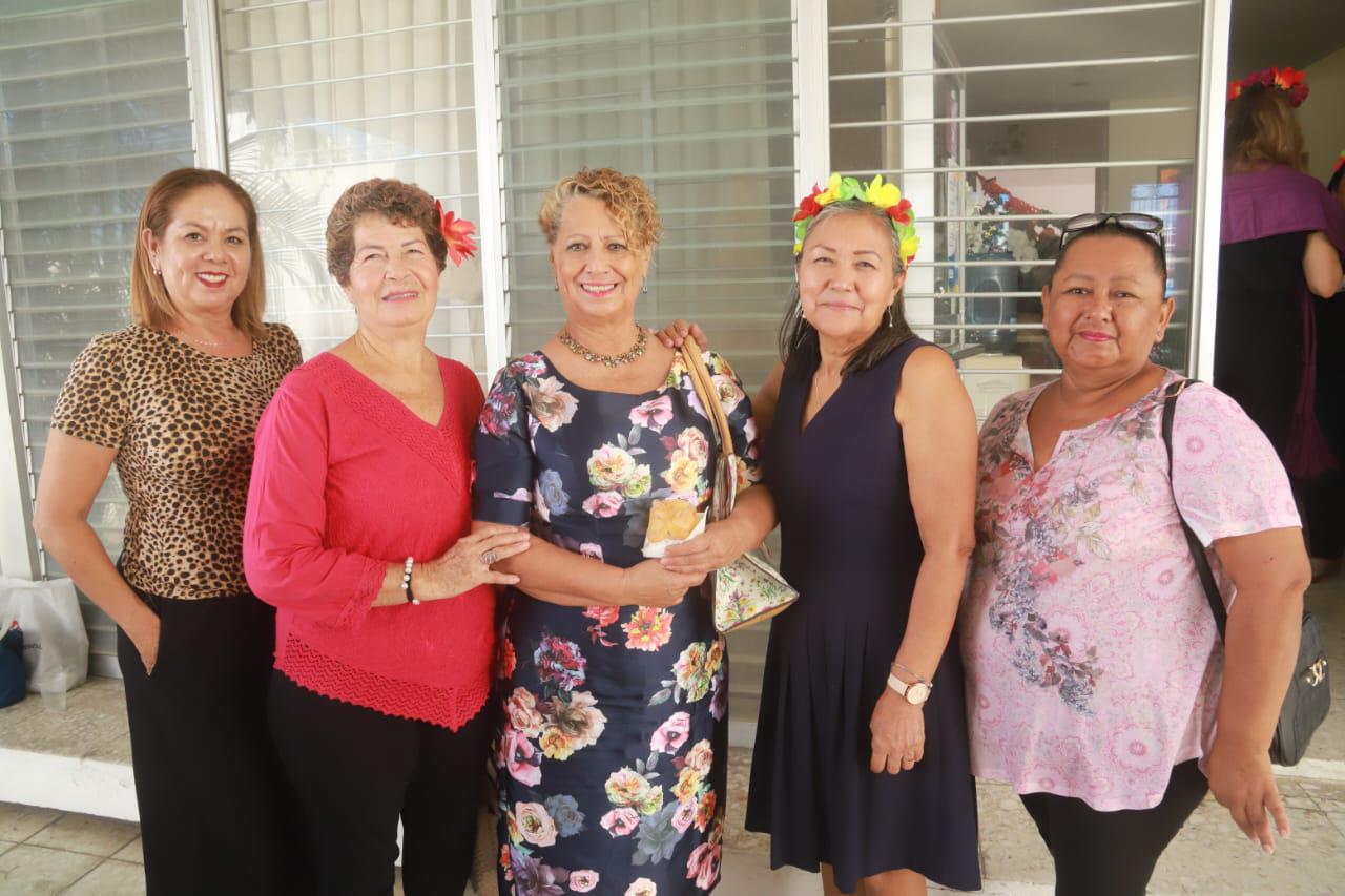 $!Rosario Morales, Cuquita Rodríguez, Lupita Espinosa, Lilia Clara Bernal y Lourdes Reyes.