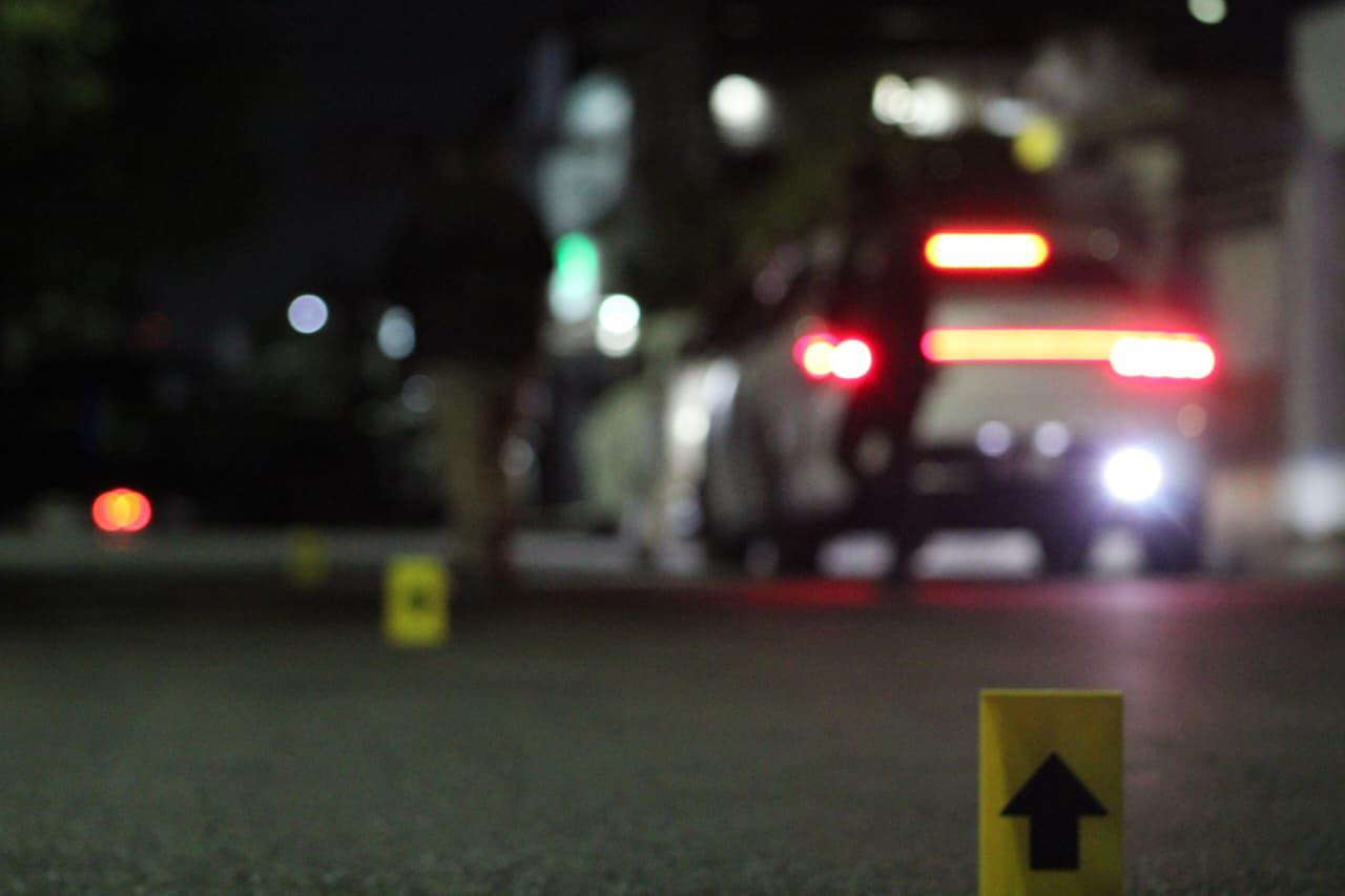 $!Matan a tiros a hombre dentro de vehículo en la colonia Horizontes, en Culiacán