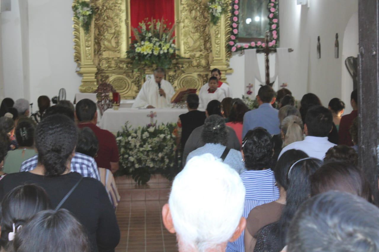 $!Párroco de El Rosario pide por la paz durante misa de la Santa Cruz