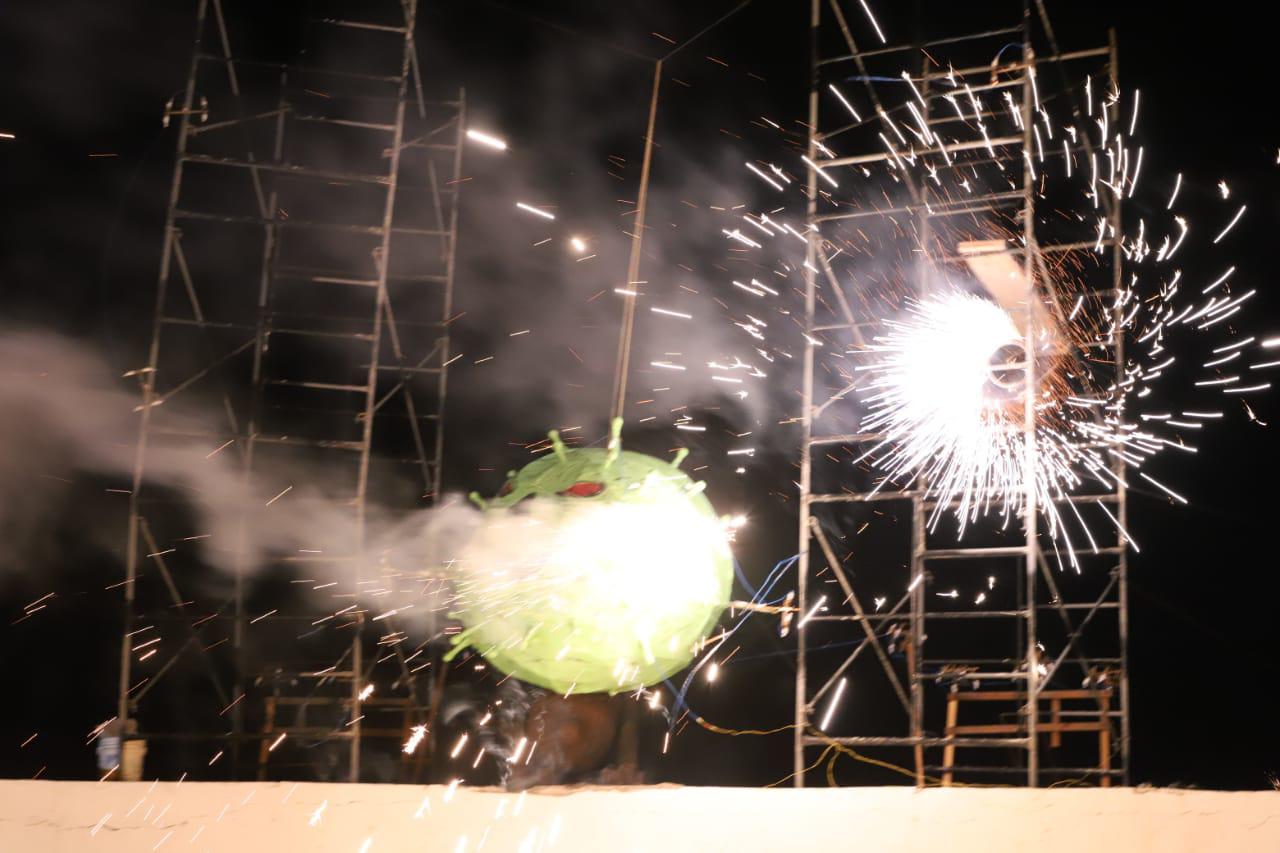 $!Arde el coronavirus en la Quema del Mal Humor en Mazatlán