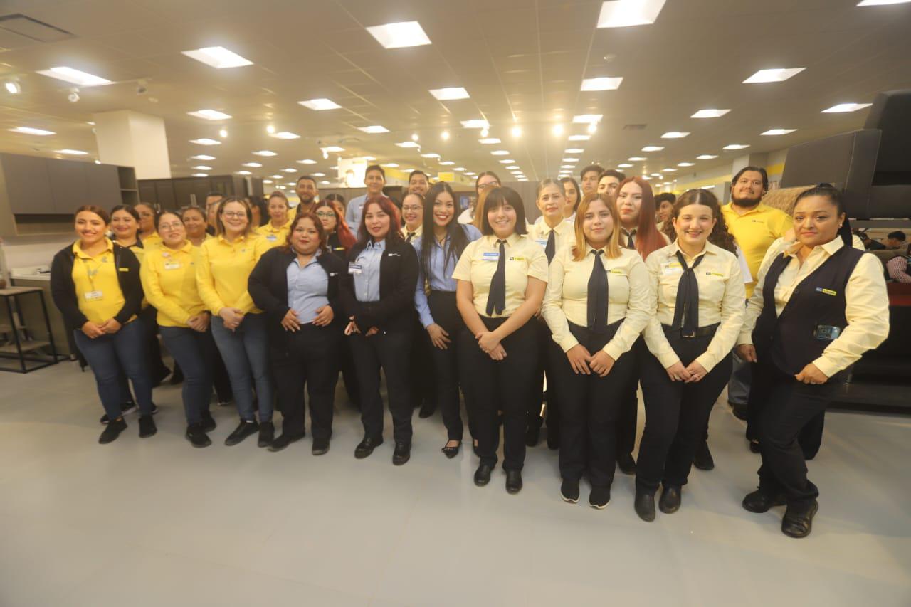 $!Colaboradores de la surcusal ya están listos para atender a sus clientes.