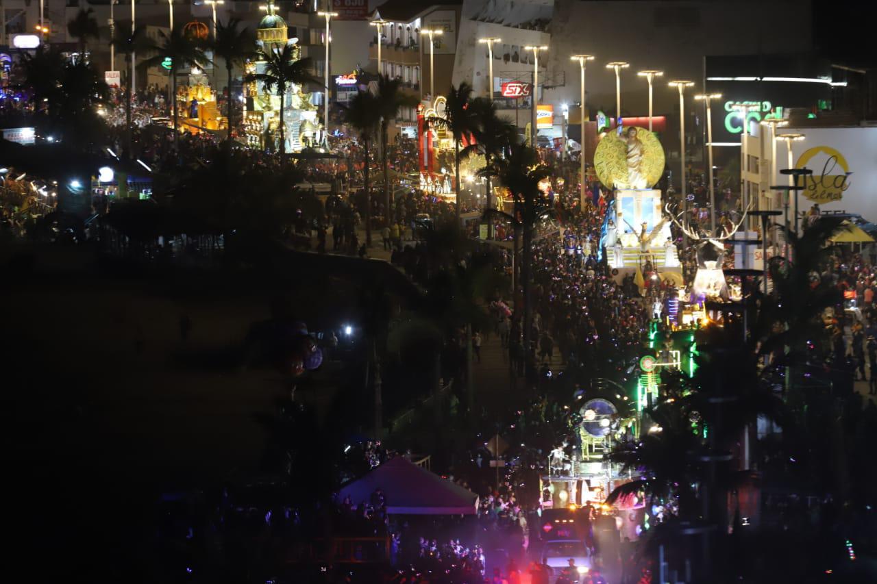 $!Alegría y devoción, así vive Mazatlán el último día de Carnaval