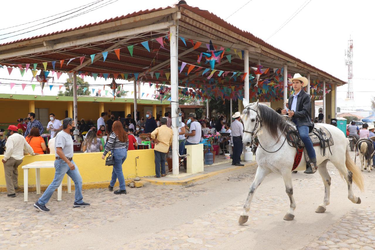 $!Con tamales, ceviches y dulces típicos, El Habal realiza su primer Mercado Dominical del año