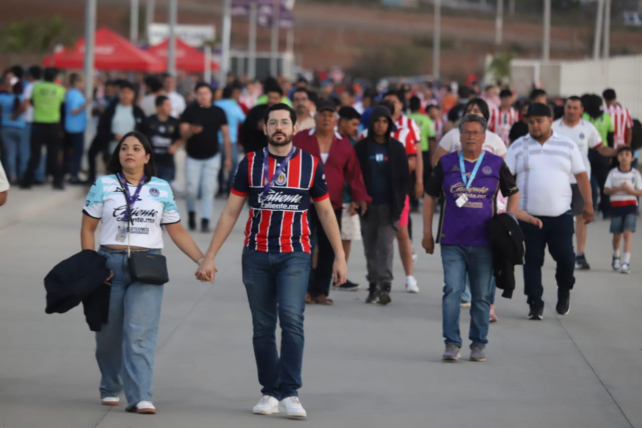 $!Invasión Chiva se presenta en El Encanto para dar guerra a los Cañoneros