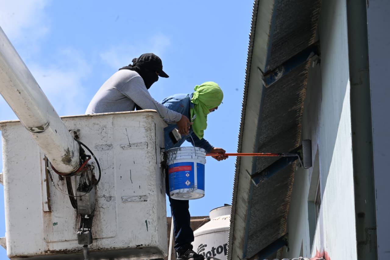 $!Lomas del Ébano se renueva: cancha de futbol entra en fase final de rehabilitación