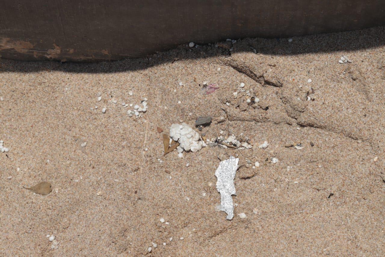 $!Alertan por contaminación con poliestireno en playas de Mazatlán