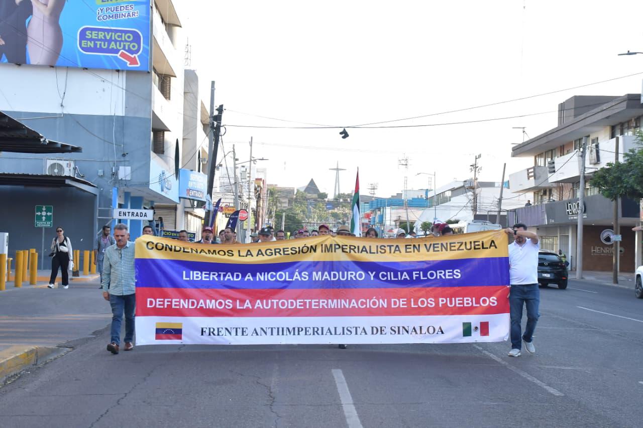 $!Militantes de Morena y organizaciones marchan en Culiacán en defensa de la soberanía nacional