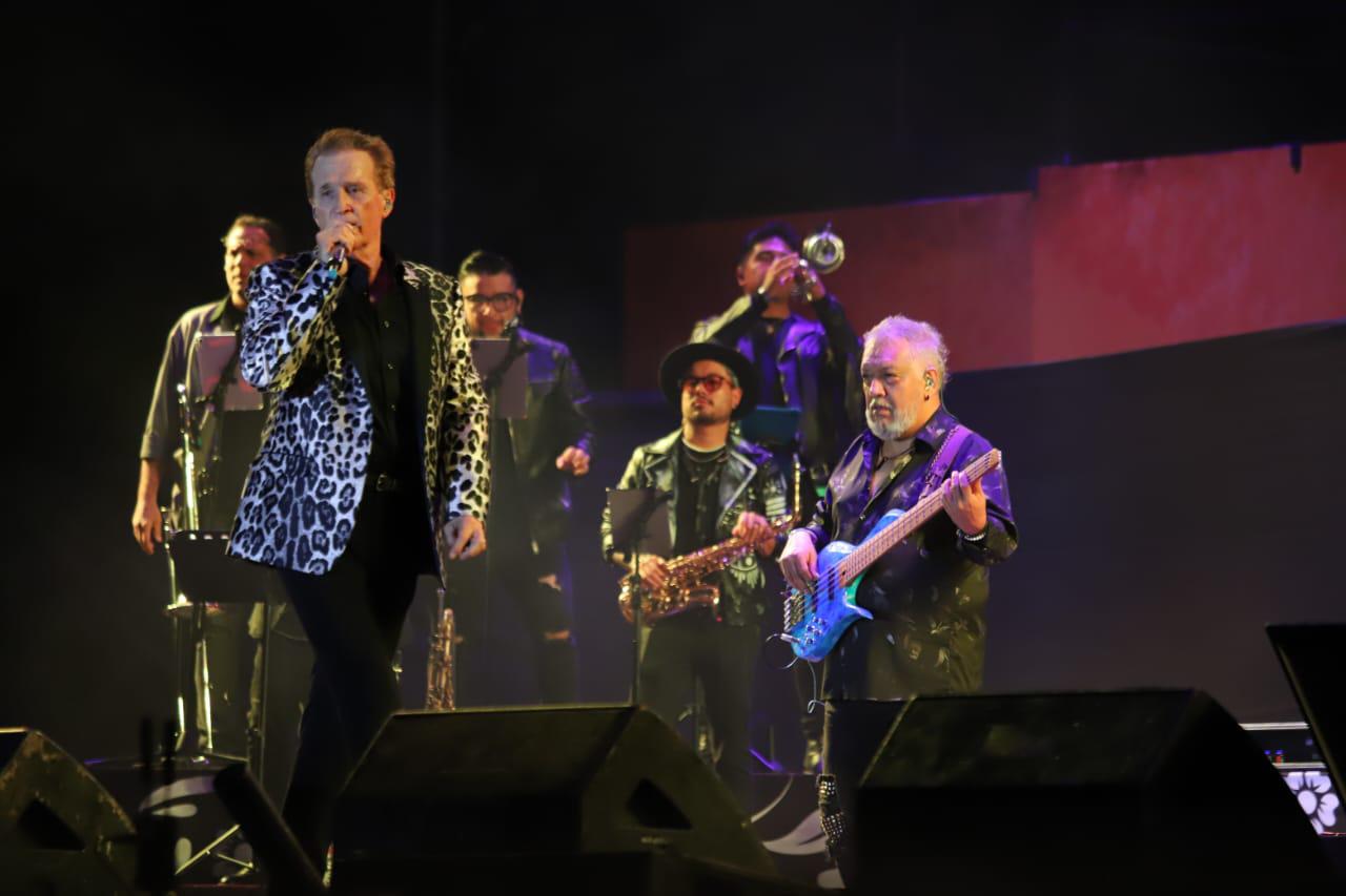 $!Conquista Emmanuel y Alexander Acha al público de la Coronación de Carolina III