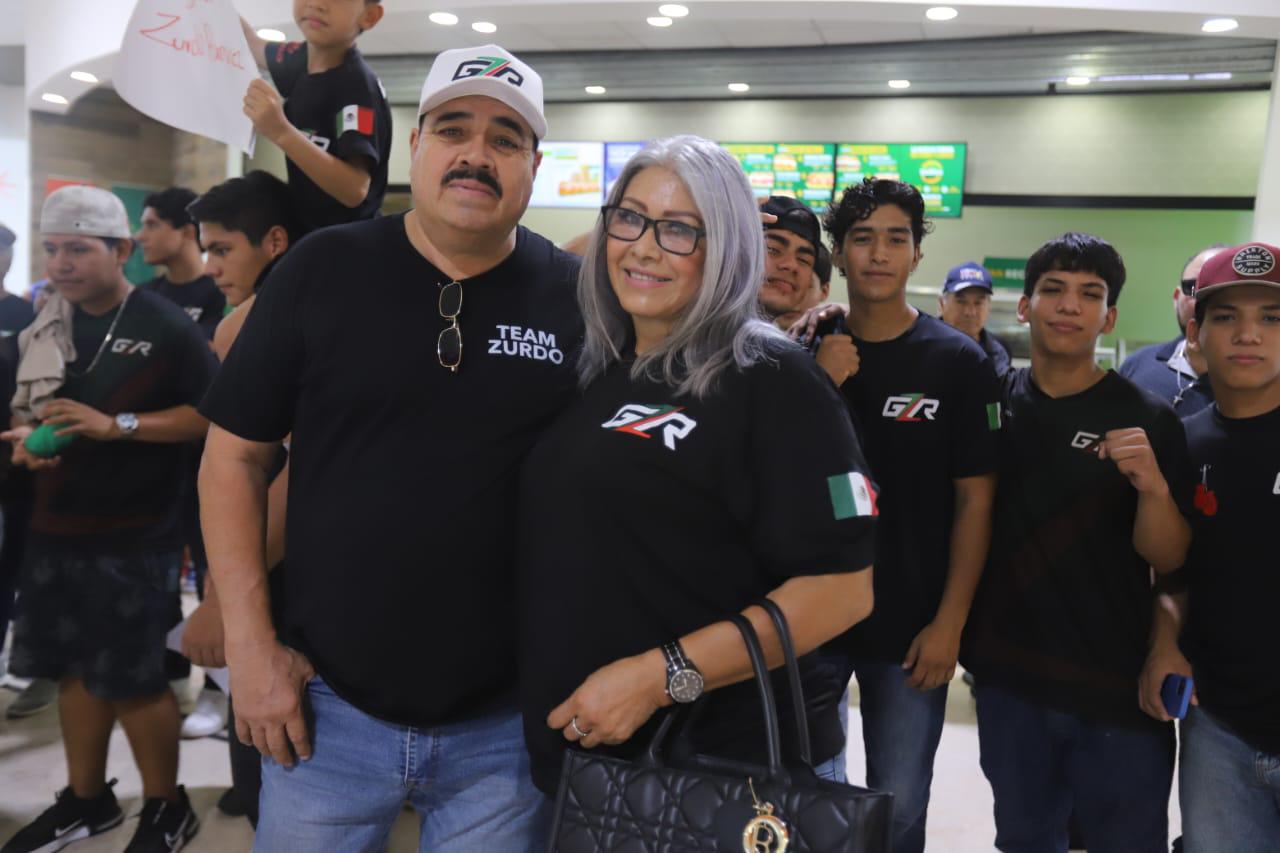 $!Con música de banda y muestras de cariño reciben al ‘Zurdo’ Ramírez en Mazatlán