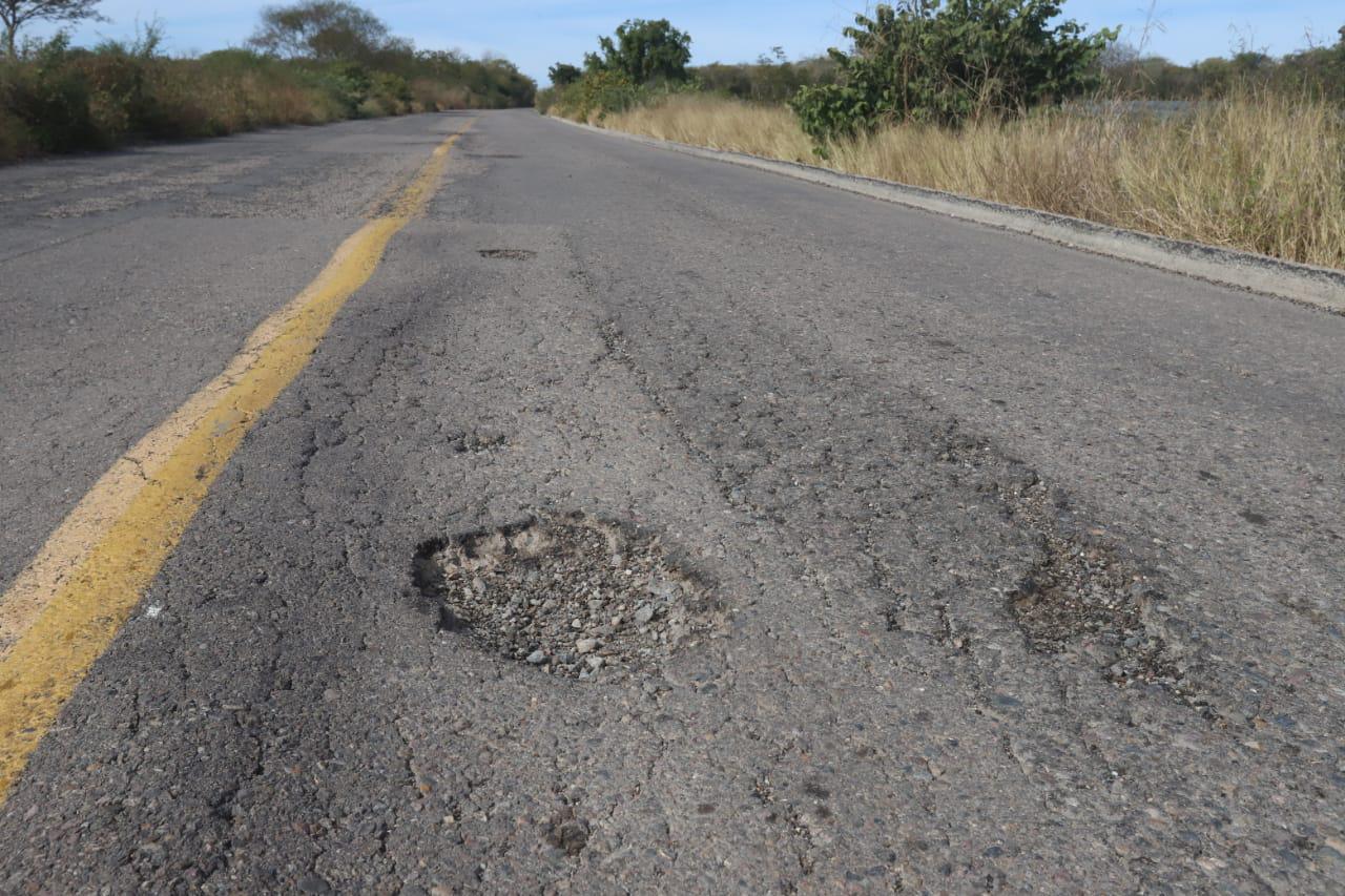 $!Encabeza Alcalde de Mazatlán inicio de reparación de camino de Mármol a Los Llanitos