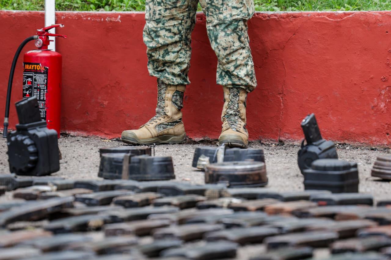$!Destruye Ejército más de 700 armas decomisadas en Sinaloa; buscan reducir índices delictivos