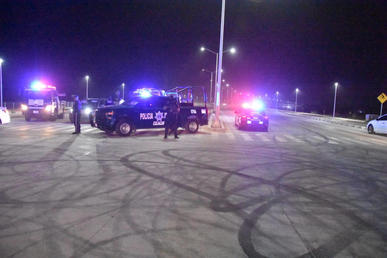 $!Van 31 vehículos asegurados y un detenido por arrancones en Nuevo Malecón, en Culiacán