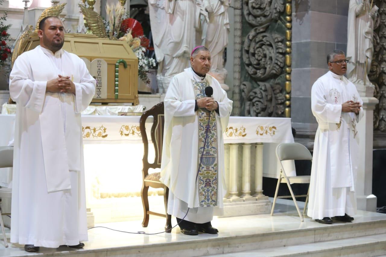 $!Conmemoran la Sagrada Eucaristía en la Cena del Señor y el lavatorio de los pies