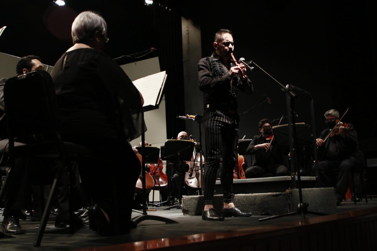 $!Dedican noche a Culiacán con el flautista Horacio Franco y la OSSLA