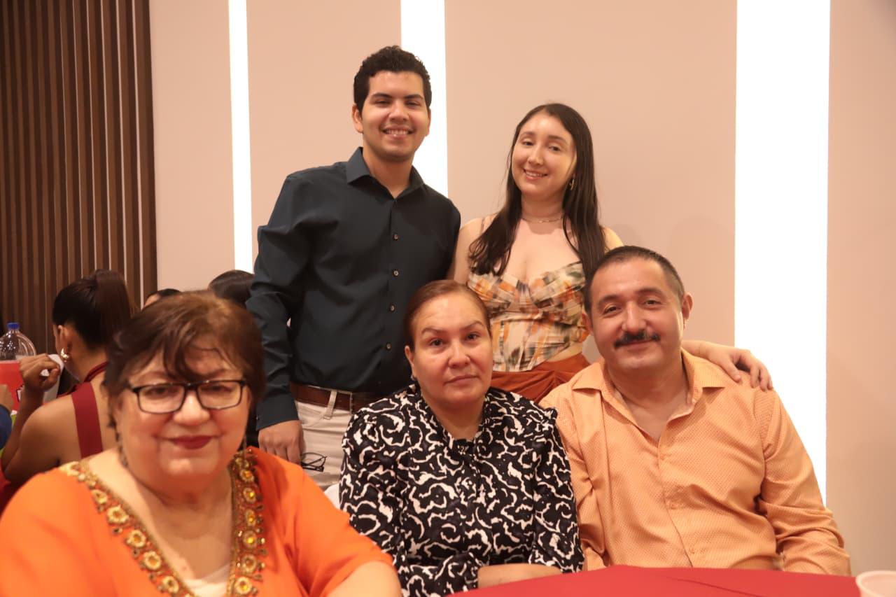 $!Ángel Medina, Fernanda Pineda, Rogelia Soto, Thelma Verónica Soto y César Octavio Pineda.