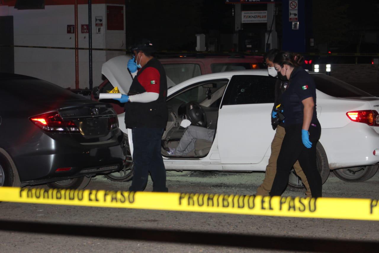 $!Asesinan a balazos a un hombre en el estacionamiento de una tienda en Culiacán