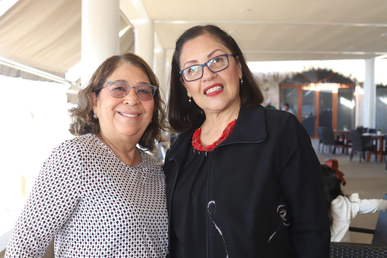 $!Lupita Carrillo y Lolys Ríos de García.
