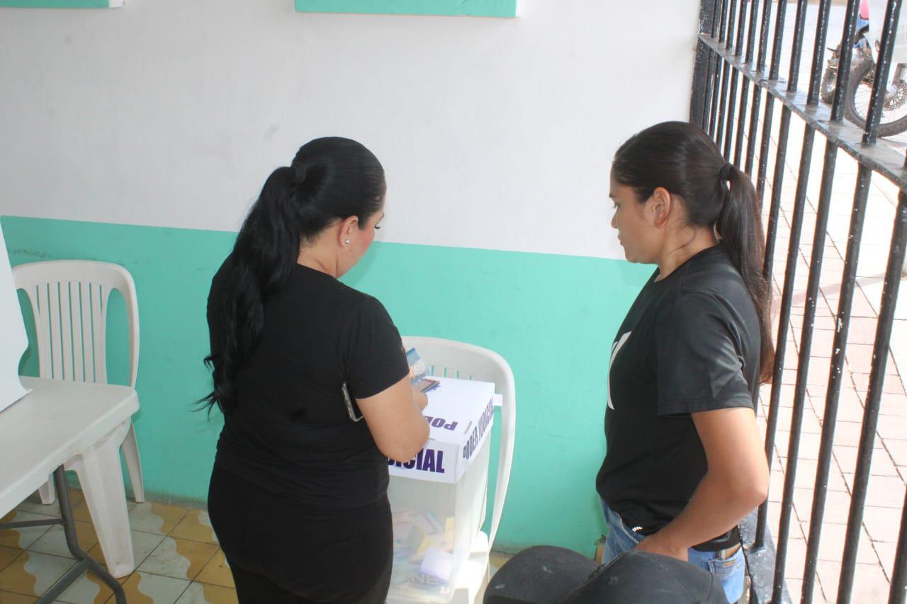 $!En Rosario, entre contratiempos, dudas y lenta participación se realiza elección Judicial