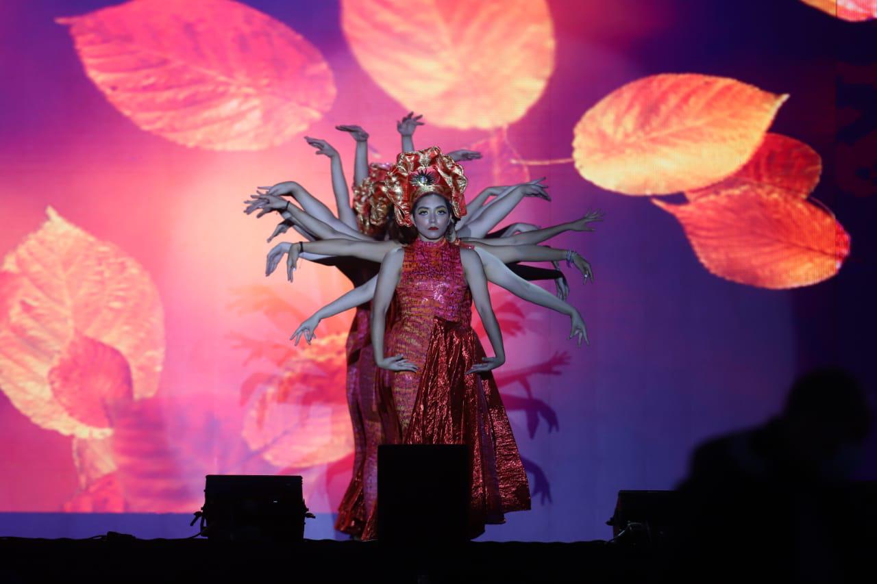 $!Carolina II recibe la corona como Reina del Carnaval de Mazatlán 2022
