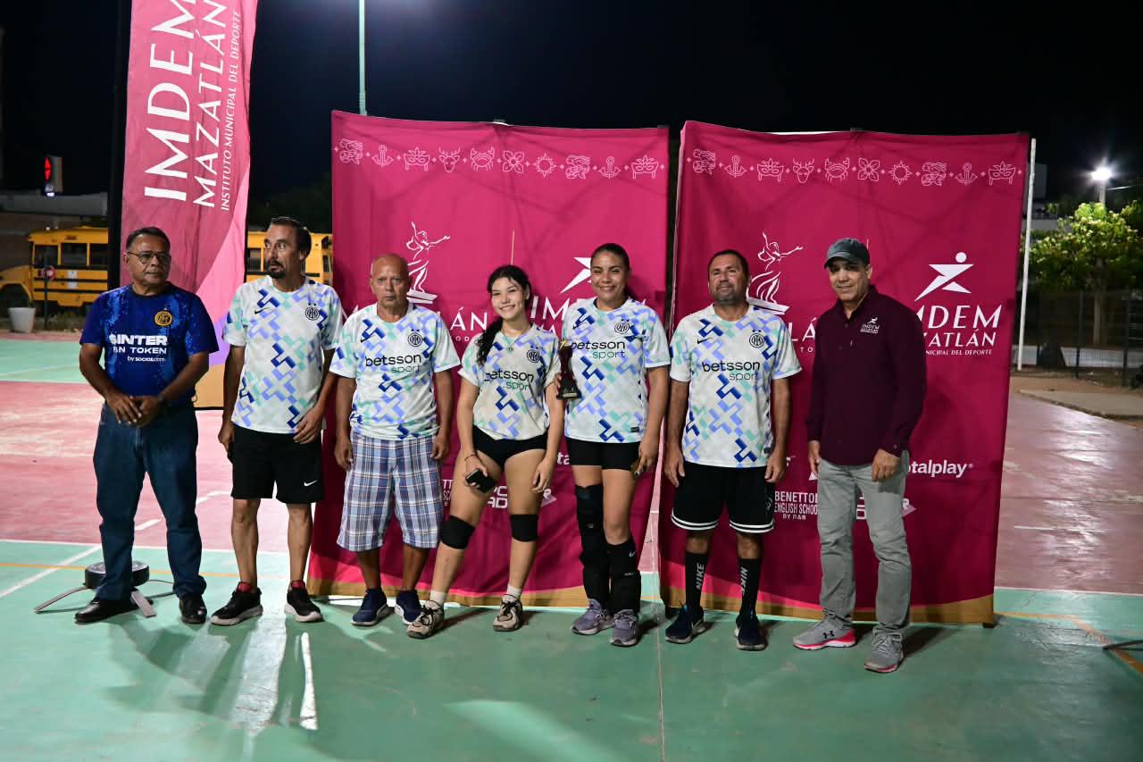$!Palacio de Justicia y Logísticos se coronan en la Liga Burócrata Mixta de Voleibol