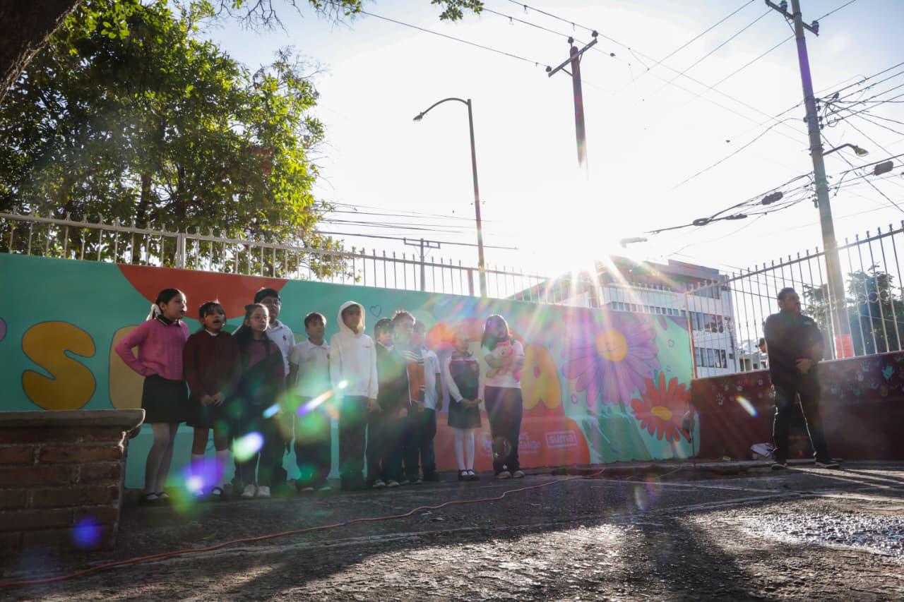 $!Inauguran mural por la paz en la Primaria Sócrates de Culiacán; niños asesinados son representados en el mismo